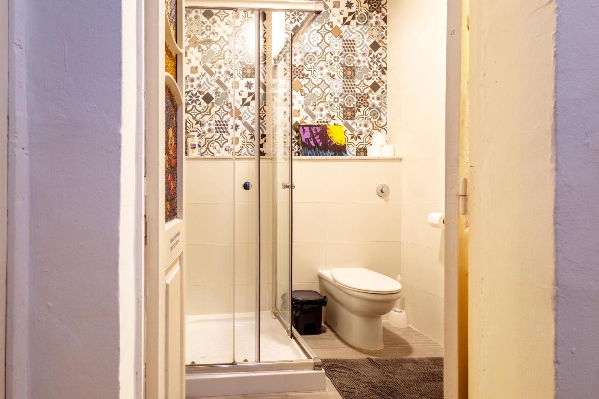 Quiet Twin Room With Private Bathroom, Not Ensuite Sliema Kültér fotó